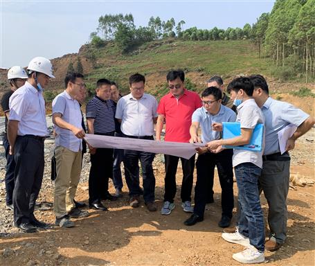 王鴻鵠到桂華分公司項目調研